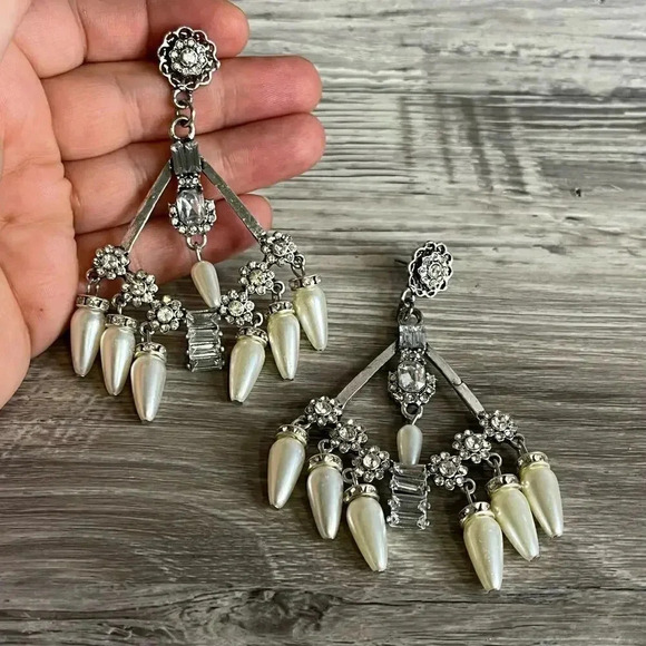 Fashion Jewelry Rhinestone Pearl Dangle Statement Earrings - Picture 7 of 11